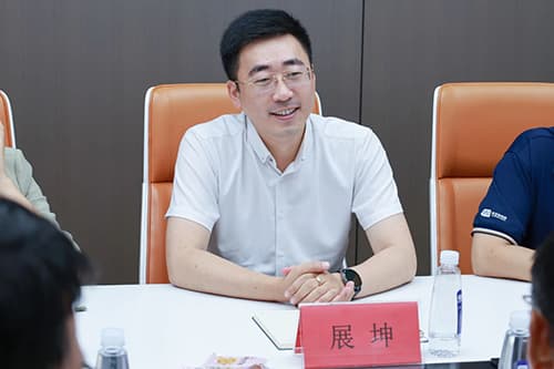 斯坦德生物醫(yī)藥事業(yè)群的領(lǐng)航者展坤總經(jīng)理致 斯坦德生物醫(yī)藥事業(yè)群的領(lǐng)航者展坤總經(jīng)理致