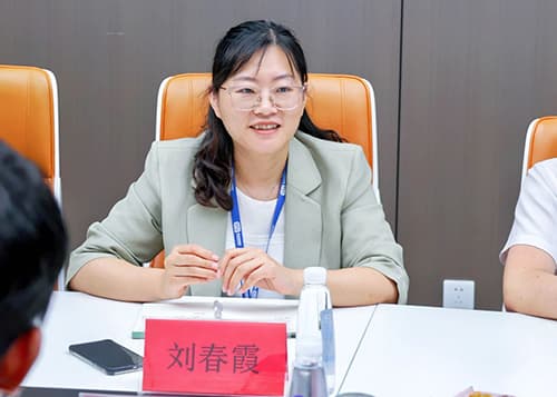 斯坦德科創(chuàng)技術(shù)總監(jiān)劉春霞則為與會(huì)嘉賓詳細(xì)描繪了聯(lián)合實(shí)驗(yàn)室的藍(lán)圖 斯坦德科創(chuàng)技術(shù)總監(jiān)劉春霞則為與會(huì)嘉賓詳細(xì)描繪了聯(lián)合實(shí)驗(yàn)室的藍(lán)圖